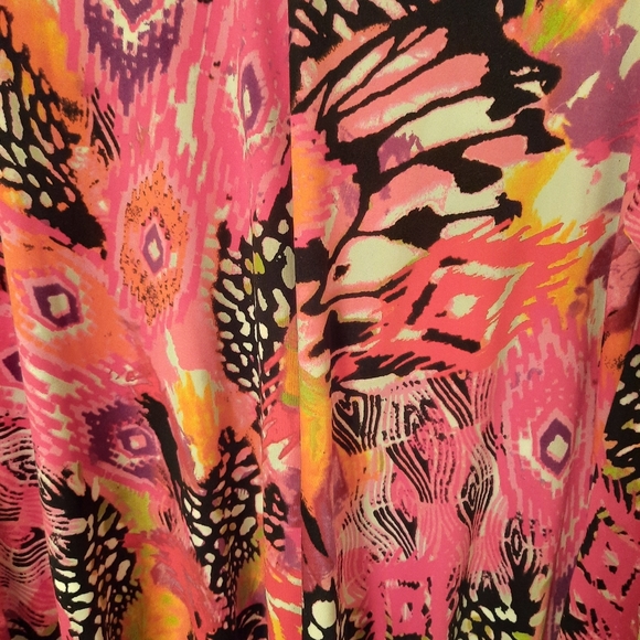 Sharkbite Tunic Abstract Pattern - Picture 4 of 4